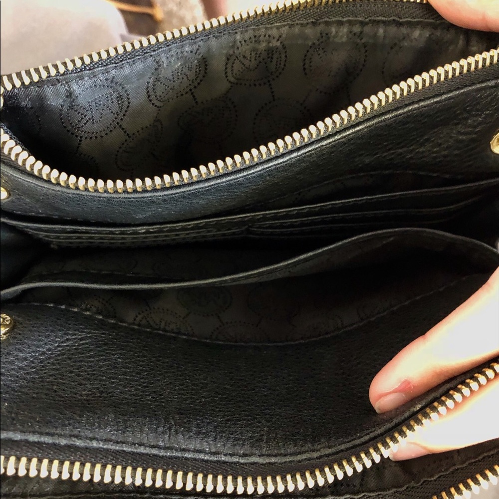 Michael Kors purse - Picture 4 of 5